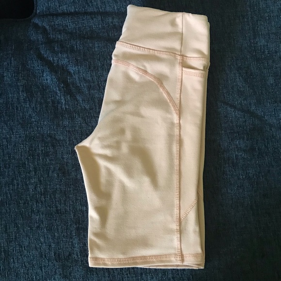 UO Seamed Biker Short in Coral - Picture 4 of 5